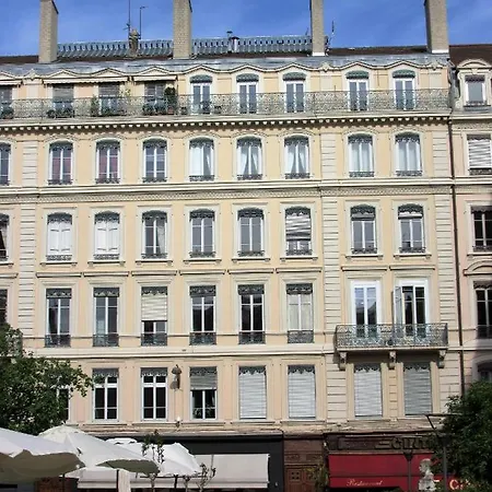Apartment Labourselyon