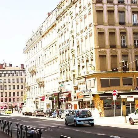 Labourselyon Apartment